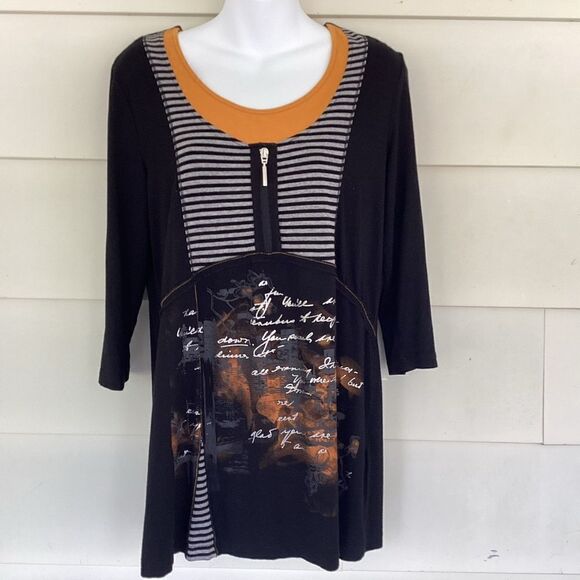 Canda tunic top letter graphic script medium.  0274 - Picture 1 of 10